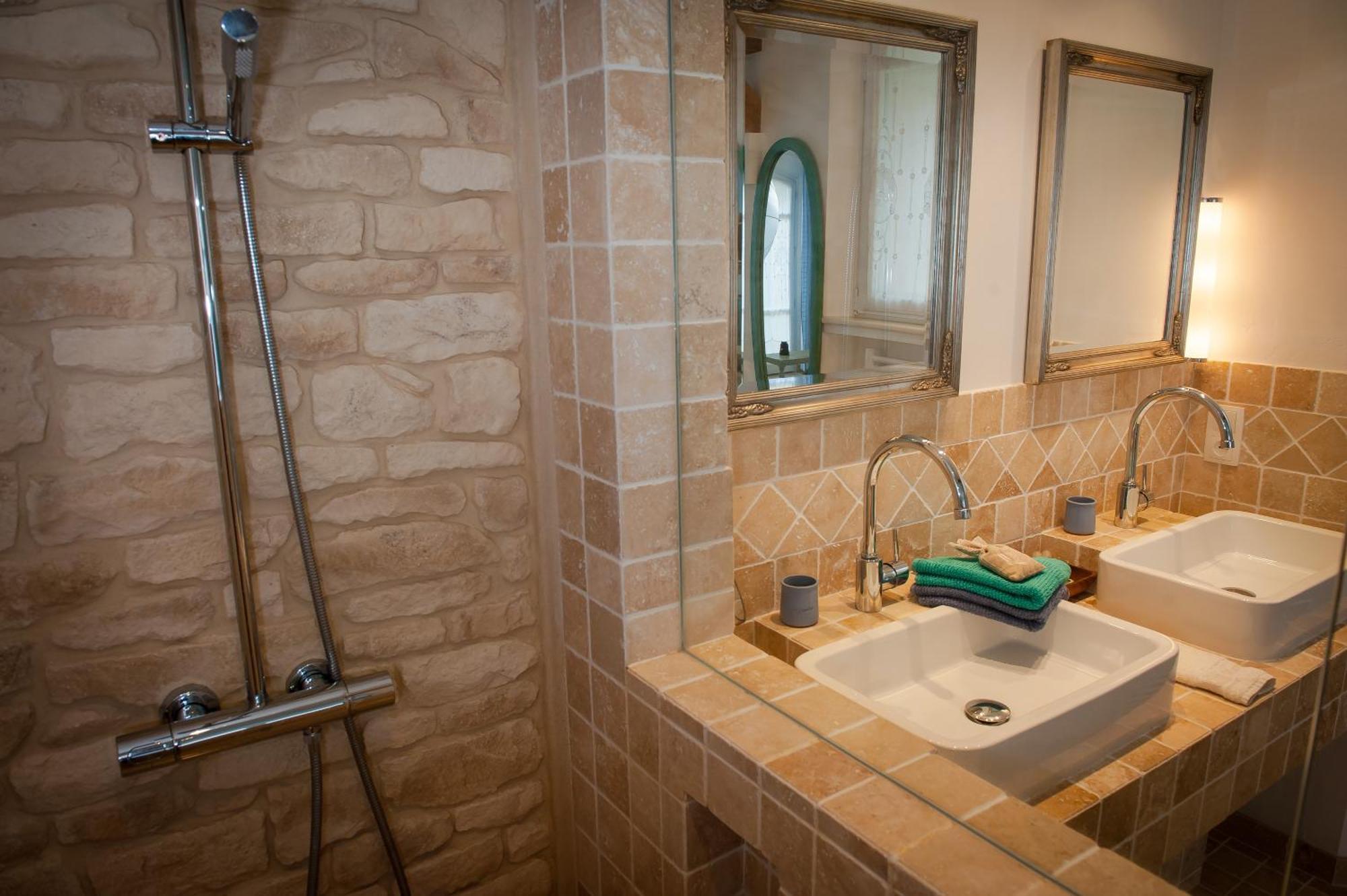 Les 4 Elements Bed & Breakfast Турет-сюр-Лу Стая снимка